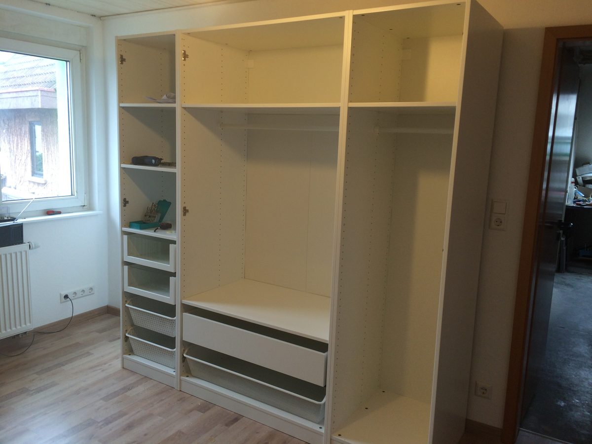 Neu montierter Einbauschrank